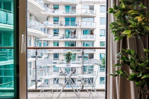 WelcomeStay Vauxhall St Georges Wharf 2 Bedroom Apartment - image 2