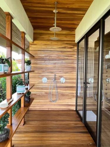 Hilltop Sanctuary with Yoga Deck photo 2