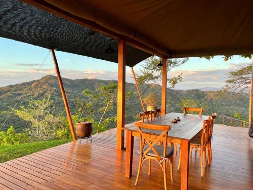Hilltop Sanctuary with Yoga Deck photo 4