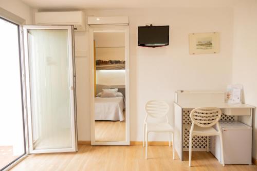 Hotel Playa - image 2