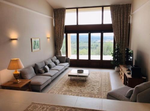 صالة مشتركة/ منطقة التلفزيون, The House in ألجايدا