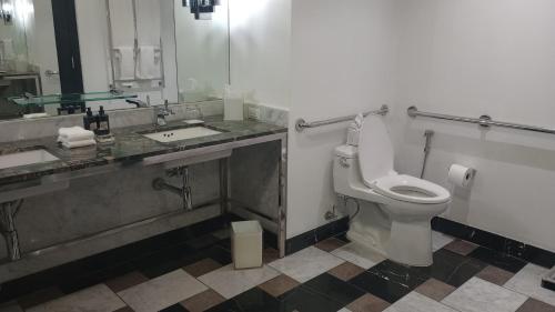 room detail thumbnail 2