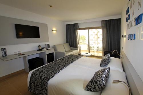 Junior Suite with Spa Access image 4
