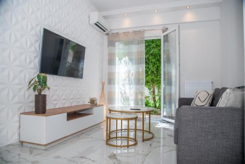Valery's Artistic Home, Athen