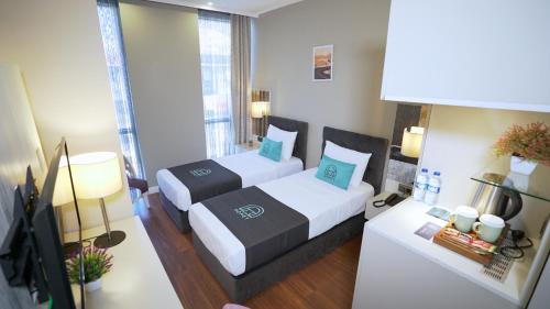 2 twin beds