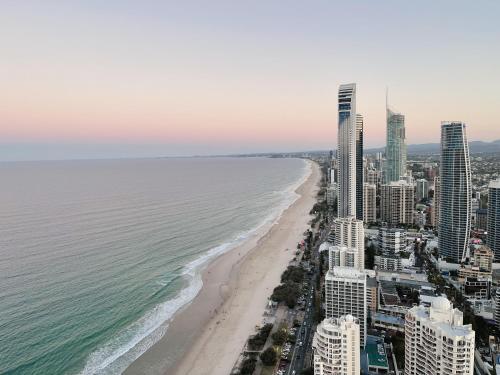 Ocean Luxe Retreat 2B2Bath with Sofa Bed Free Parking, Gold Coast