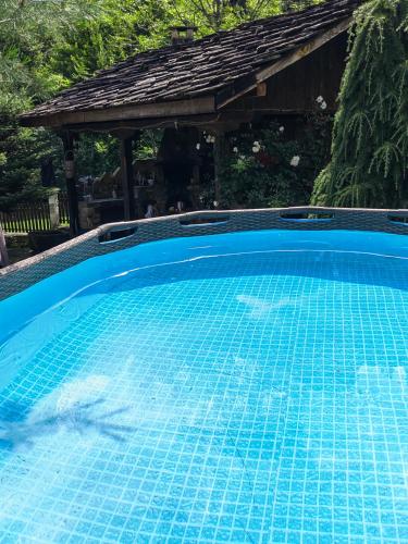 สระว่ายน้ำ, Къща за гости КИМ in เอพริลตซิ