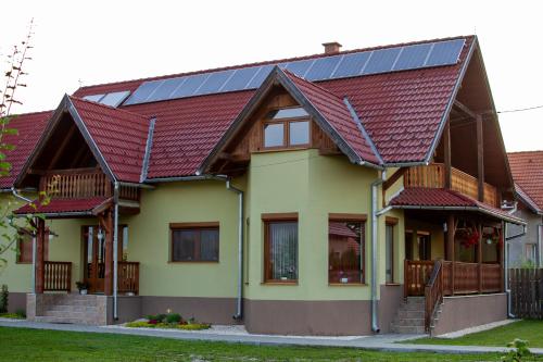 Székelyföldi családi ház (Szekelyfoldi csaladi haz) in Čičeu