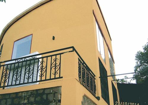 Beautiful Artist Villa near Airport