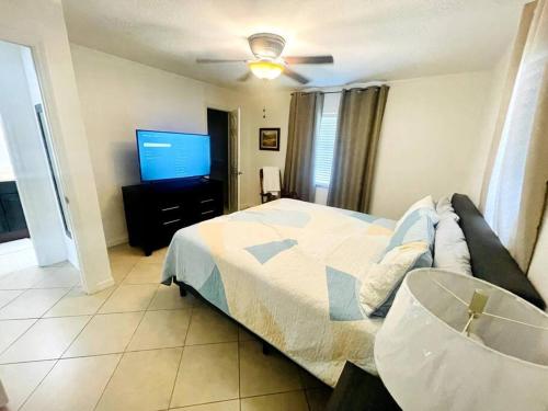 Modern Sun N’ Lake Villa - Self Check-In in Sebring, USA
