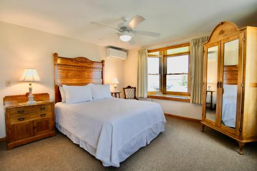 1 queen bed