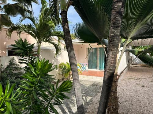 Studio Sleeps 2 with Free Parking in Simpson Bay