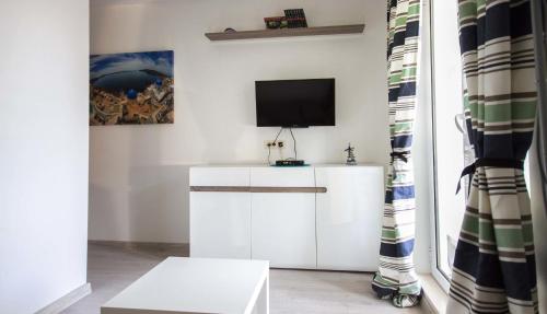 Irena Downtown Apartment - image 3