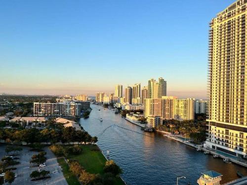 Beautiful Miami Beach Apart 1B in Hallandale Beach, USA