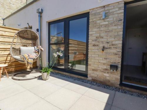 Exterior view, 11 Ebbtide in Porth