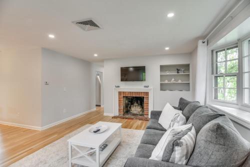 Middletown Vacation Rental 2 Mi to Beach! in Middletown, USA