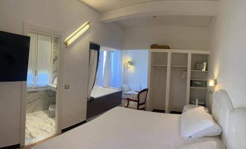 Eveline 2 - Piscina Privata o Jacuzzi, Sanremo (foto 9)