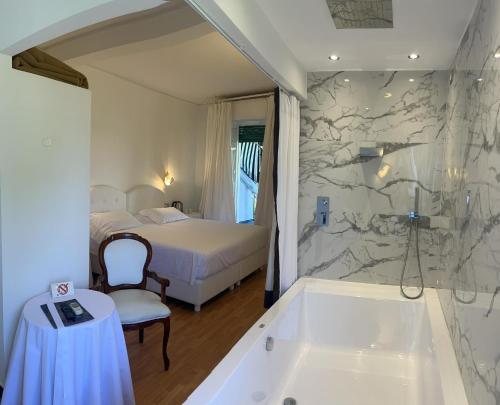 Eveline 2 - Piscina Privata o Jacuzzi, Sanremo (foto 11)