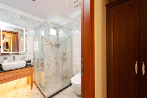 Deluxe Triple Room image 2