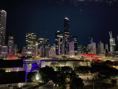 Brisbane Skyline View 2Beds River view Apt, Brisbane