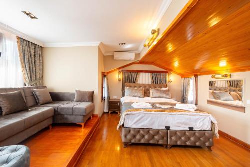 Comfort Triple Room room in Brown Mansion Oldcity