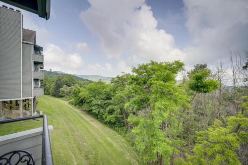 Updated Gatlinburg Condo Balcony and Mountain Views
