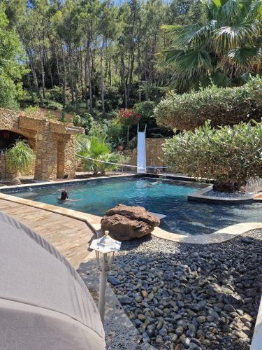 Villa de 5 chambres avec piscine privee jacuzzi et jardin clos a Aubagne