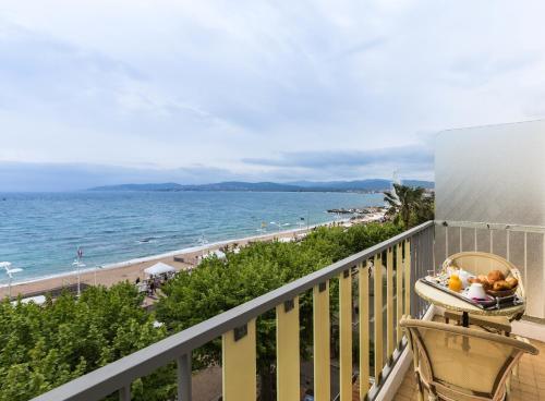 Balcony/terrace, Hotel Beau Séjour  in Saint-Raphael City Center