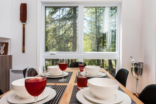 Létesítmények, Chalet Natür Lakefront - Hot Tub - Fireplace - Ski - Waterfront - Private big land - Pedal Boat (Chalet Natur Lakefront - Hot Tub - Fireplace - Ski - Waterfront - Private big land - Pedal Boat) in Saint-Alphonse-Rodriguez (QC)