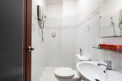 Bathroom, Lam Sơn Hotel  in District 11