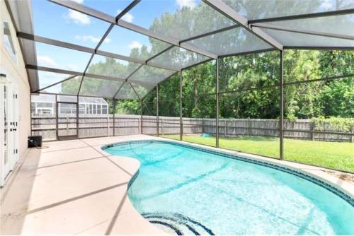 102 Pinewood Villa 4 bed with pool&Spa near Disney