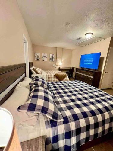 102 Pinewood Villa 4 bed with pool&Spa near Disney