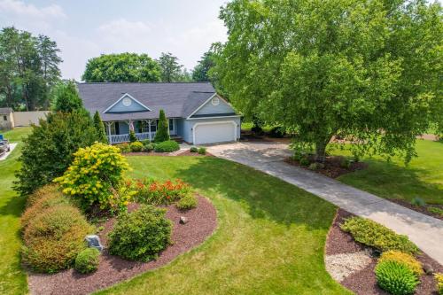 Family Home on 1 Acre with Pool about 11 Mi to Greensboro