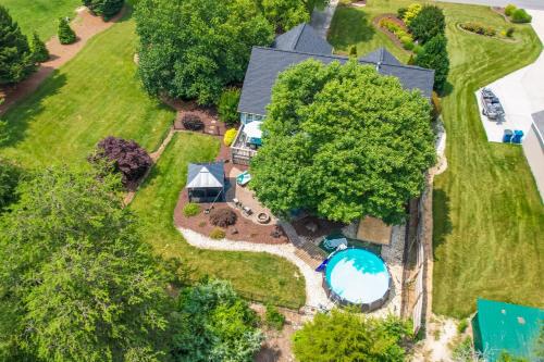 Family Home on 1 Acre with Pool about 11 Mi to Greensboro