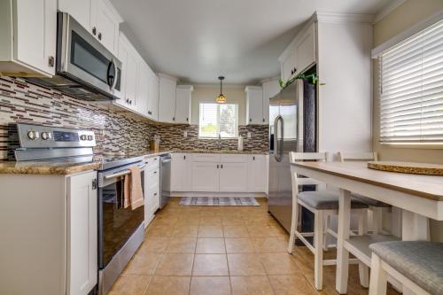 Relax Fireside! Tahoe Area Home 28 Mi To Slopes - Washoe Lake State Park, New Washoe City