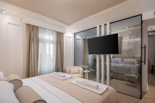 Deluxe Double Room image 9