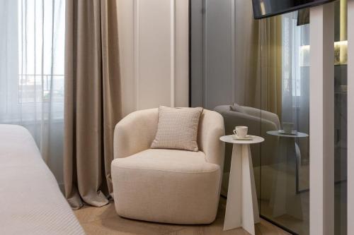 Deluxe Double Room image 3