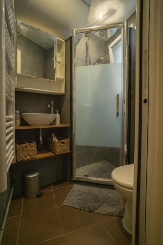 Charming quiet studio in the heart of Montmartre - image 3