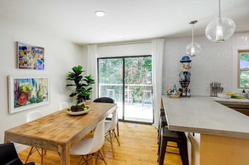 Modern Home with Hot Tub and Deck in Asheville! in Asheville, USA