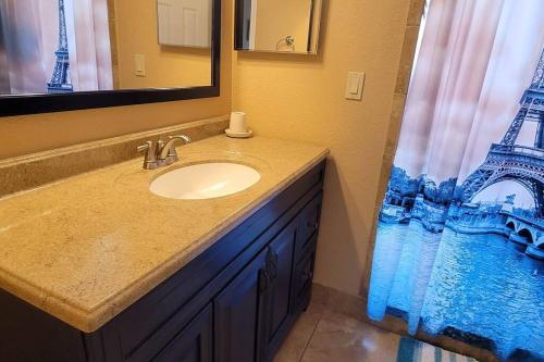 Stunning Second Floor Condo in Kissimmee, USA