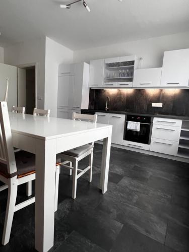 Konyha, Ferienwohnung zum Scheibe-See in Hoyerswerda