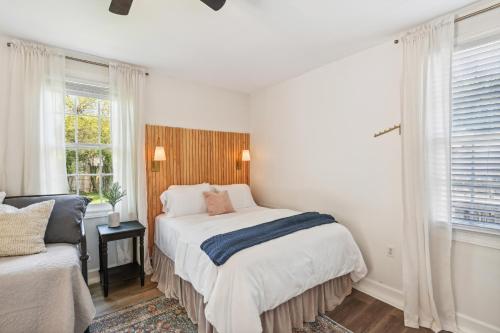 1 Mi to Downtown Franklin Bright Studio with Patio! in Franklin, USA
