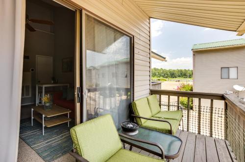 Sunny Huntsville Retreat with Boat Launch Access! in Huntsville, USA