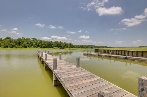 Sunny Huntsville Retreat with Boat Launch Access! in Huntsville, USA