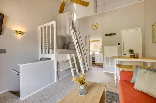 Sunny Huntsville Retreat with Boat Launch Access! in Huntsville, USA