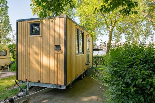 Das Wiesenhaus: Wohnen im Tiny House direkt am Rhein