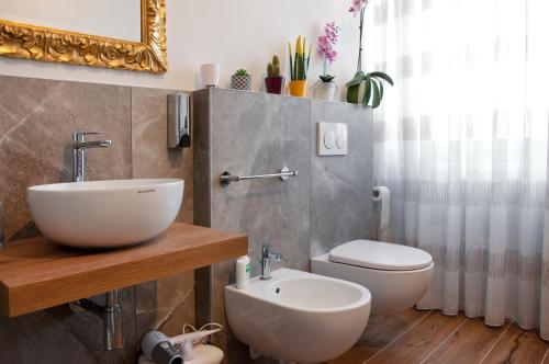Superior Triple Room image 10