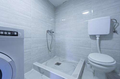 One-Bedroom Apartment image 1