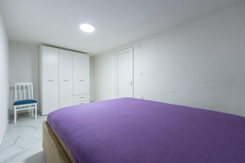 One-Bedroom Apartment image 3