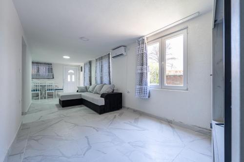 One-Bedroom Apartment image 8
